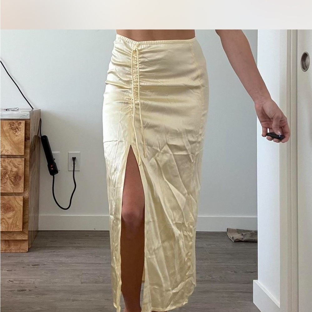 Elegant yellow silky Skirt